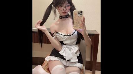 The super-cute Lori Fuli Ji, pretending to be a female S, was instead set up by a man, was frantically set up by the host to insert and shoot, and also played 3P with the gold owner.