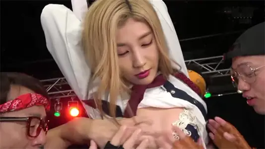 AI-Li Yitong-Cinema Female Security and Tourists Unforgettable Night