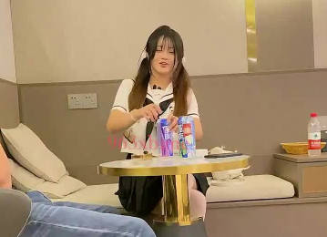 apricot bar original. Today, I have an appointment with a lovely student sister-Zhou Xingxing