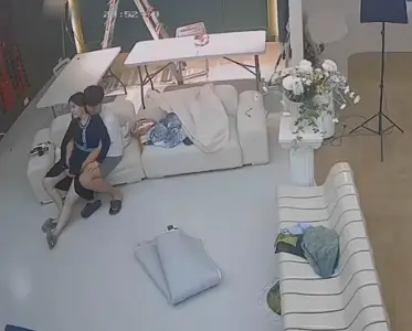 Hacker intrusion monitoring! The photographer took advantage of no one in the studio to cheat in the back room of the wife of shop-owner.