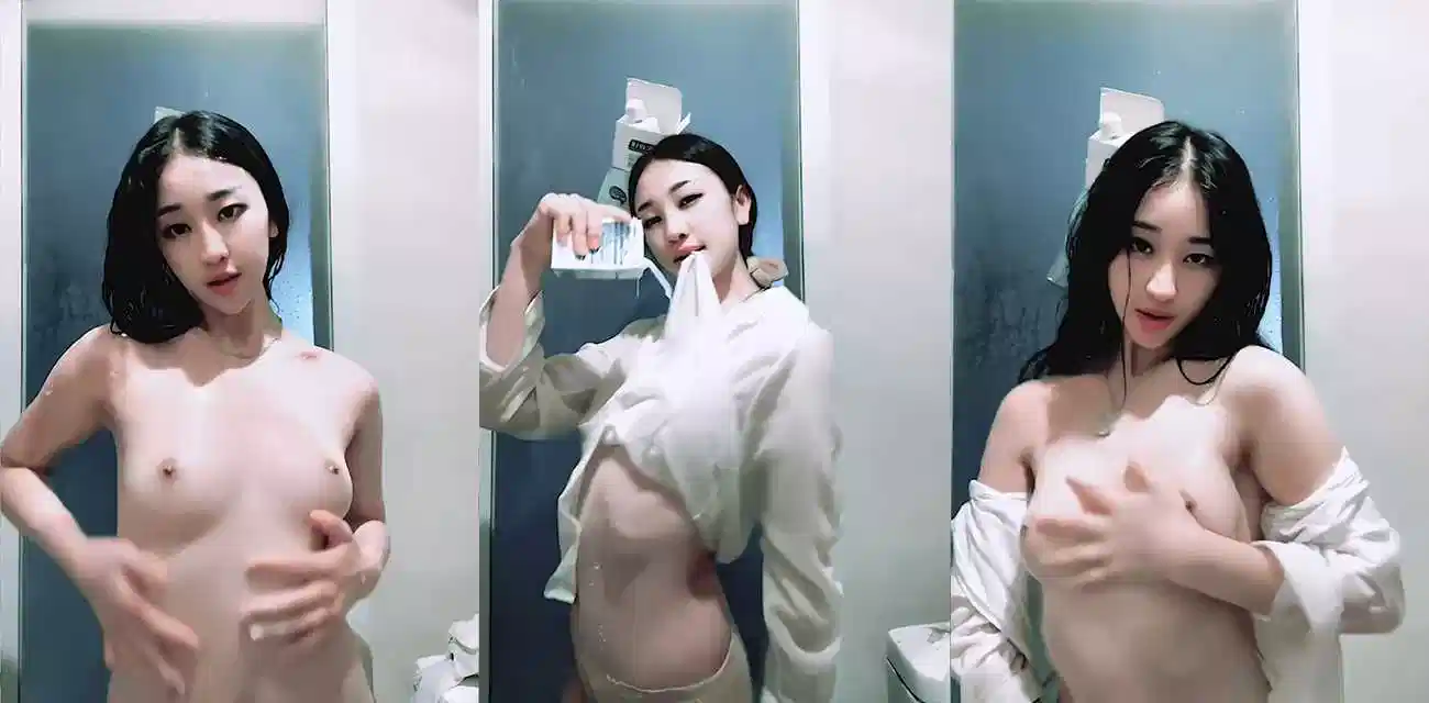 Anchor of Yin Dance [Yi Mei] Milk Pouring Naked Dance Video Outflows, Beautiful Face, Hot Figure, Whole Body Drunk with Milk Wet Body