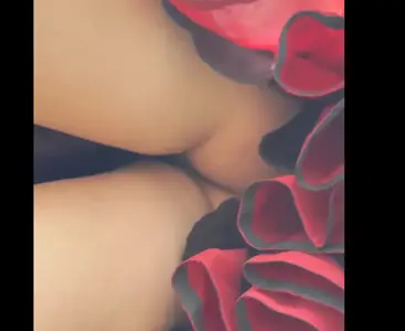 Shopping mall red skirt long hair stunner skirt bottom vacuum, pubic hair coquettish high-definition candid camera, hip swaying seduce people